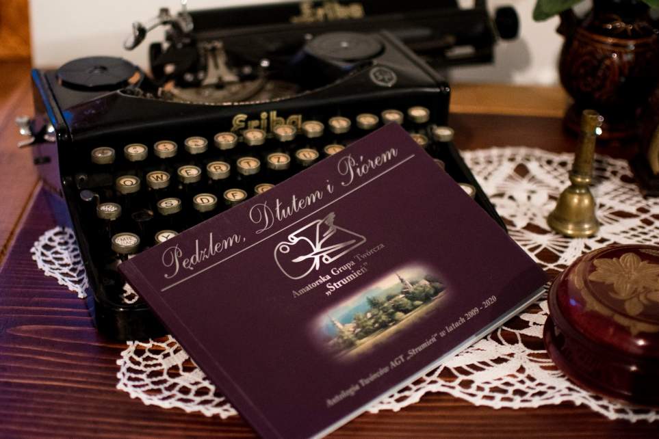 Publikacja "Pędzlem Dłutem i Piórem"